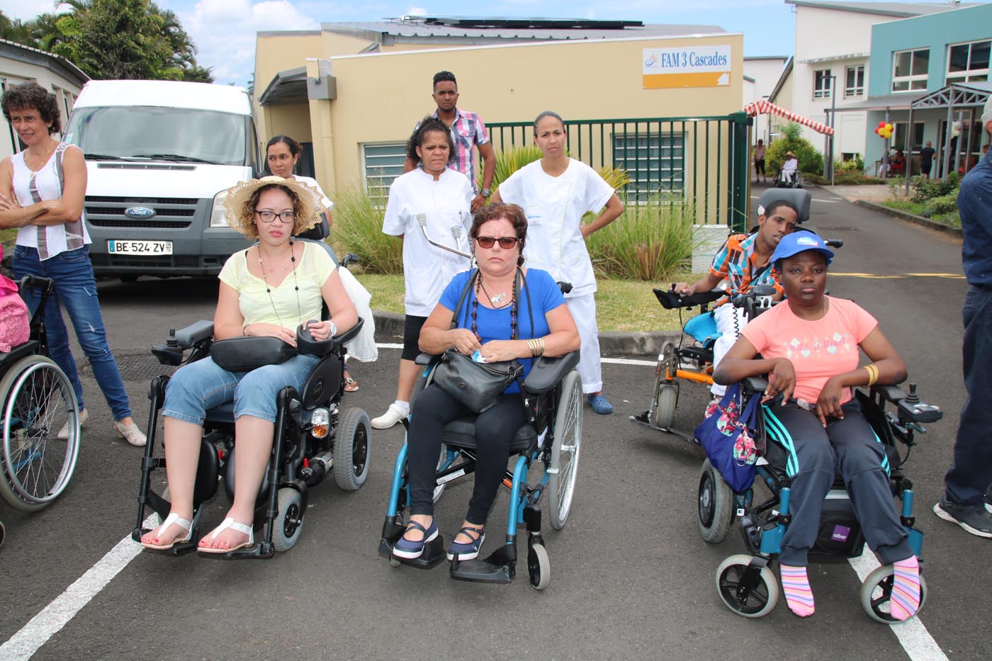 Lyna Boyer, 1ère dauphine, auprès des handicapés à Saint-Benoît