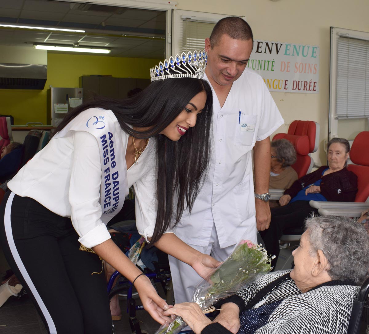 Audrey Chane Pao Kan visite les personnes âgées de l'USLD