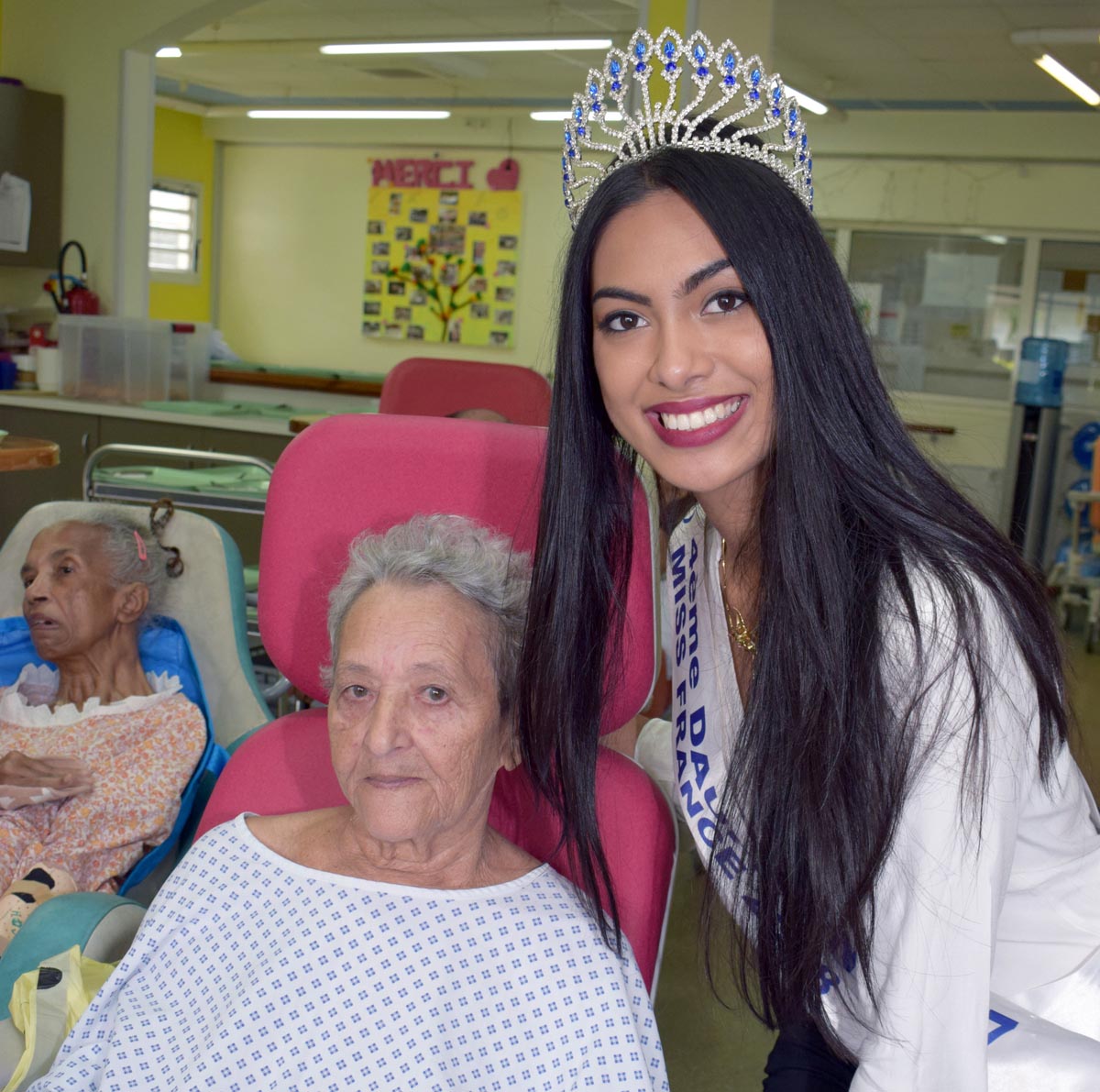 Audrey Chane Pao Kan visite les personnes âgées de l'USLD