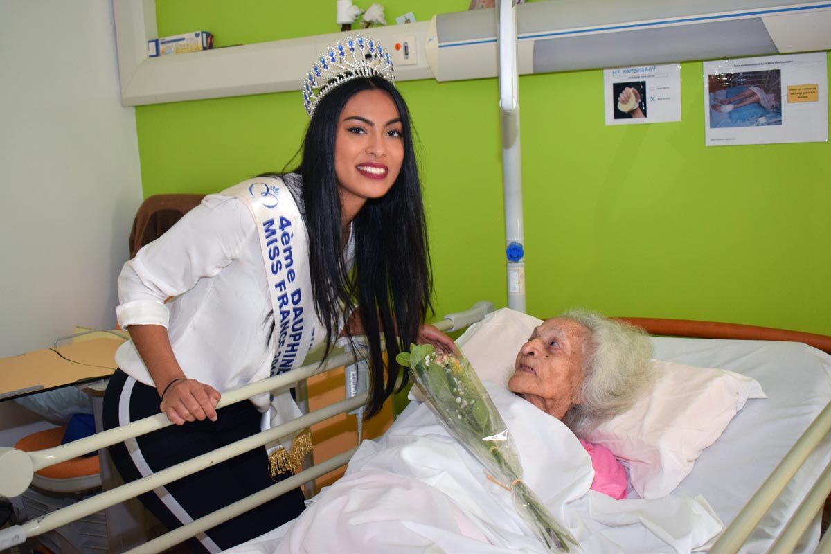 Audrey Chane Pao Kan visite les personnes âgées de l'USLD