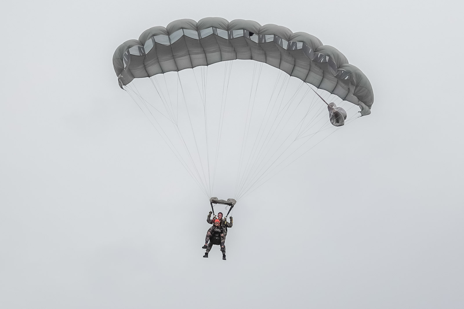 Morgane Soucramanien et Annabelle Lebreton en parachute avec le RPIMa