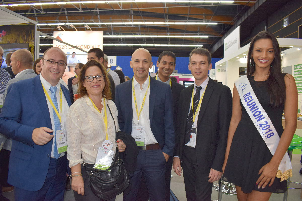 Miss Réunion avec une partie du bureau du Conseil Régional de l'Ordre des Experts Comptables (CROEC)