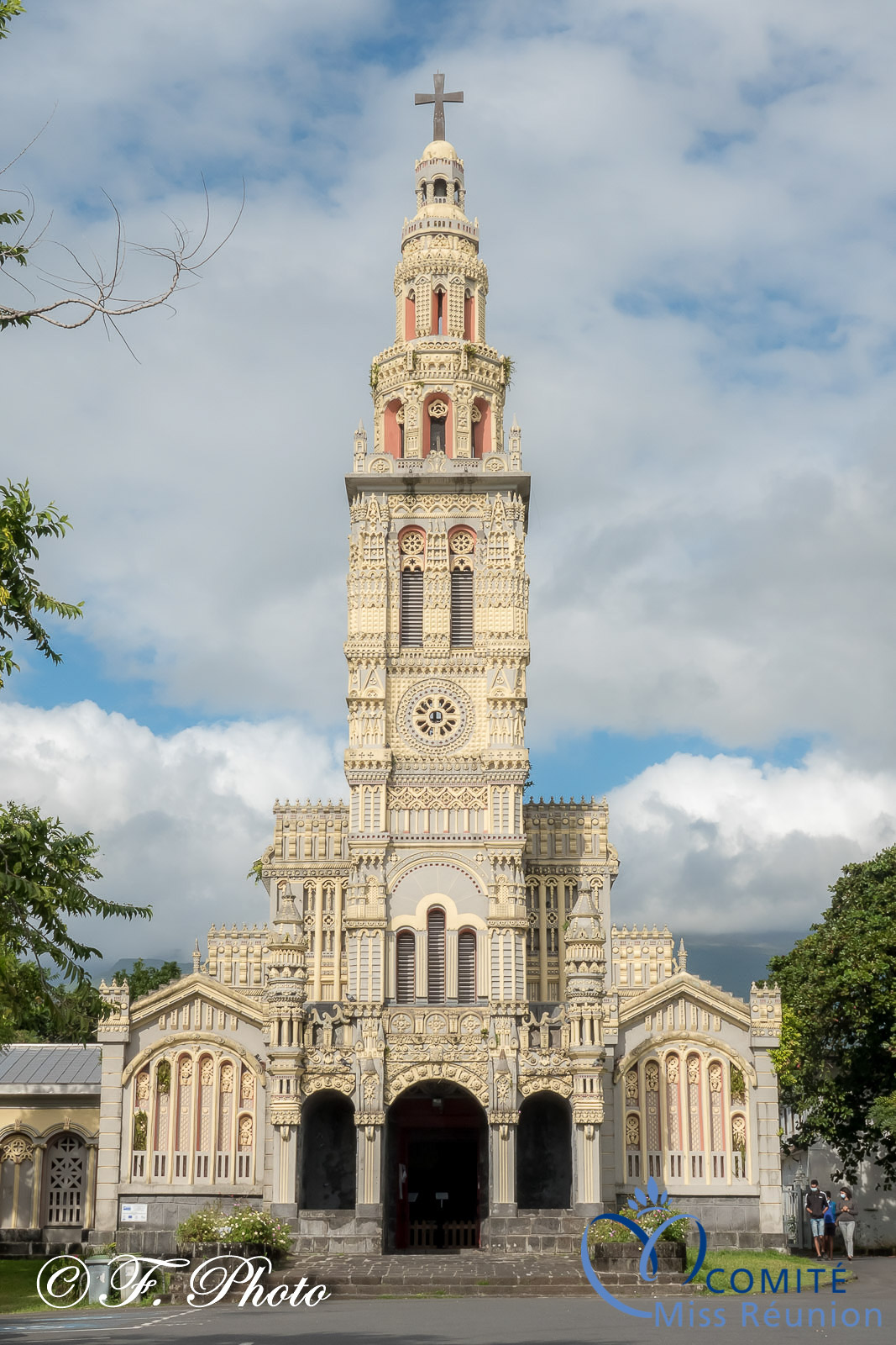 Les candidates 2021 visitent l'église atypique de Sainte-Anne