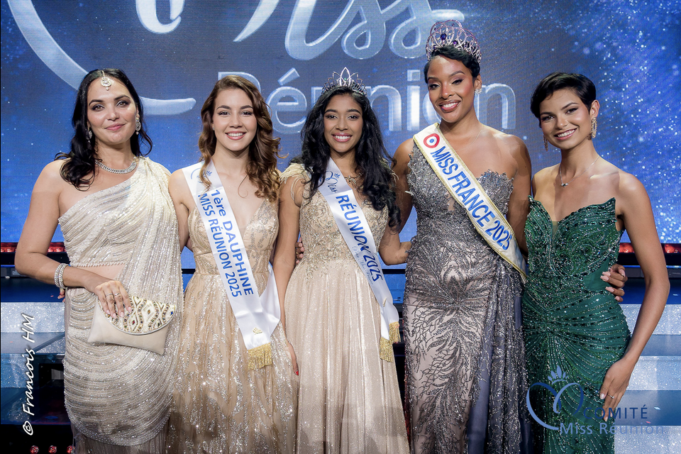 Valérie Bègue, Hannah Macé, Priya Padavatan, Angélique Angarni-Filopon, et Eve Gilles (la 2ème dauphine n'a pas répondu à l'appel lancé pour la photo, dommage)